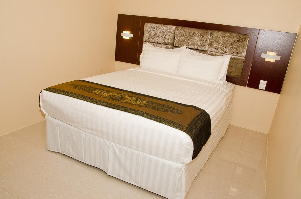 Grand Diamond Hotel Trinidad Piarco Extérieur photo