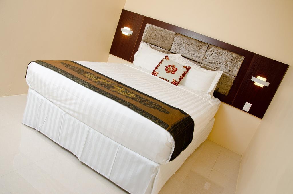 Grand Diamond Hotel Trinidad Piarco Extérieur photo
