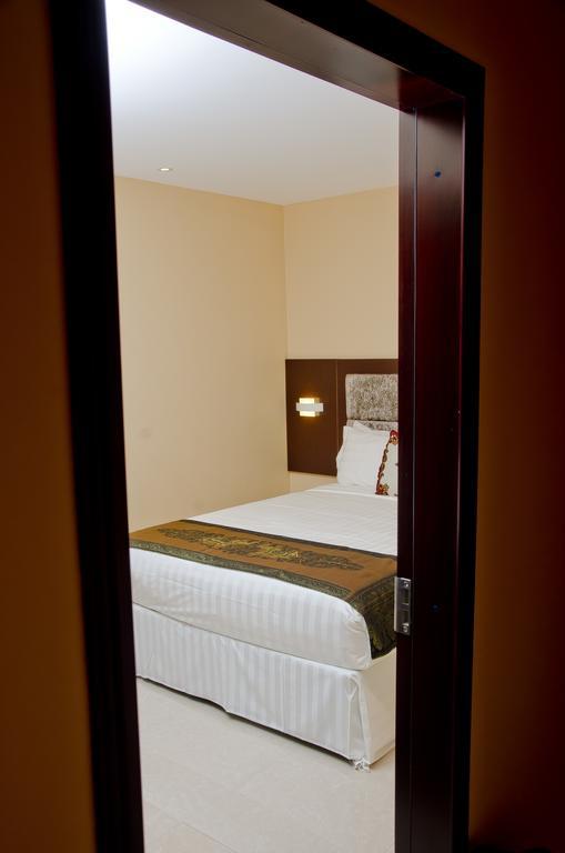Grand Diamond Hotel Trinidad Piarco Extérieur photo